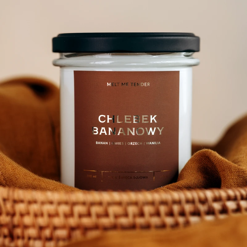 CHLEBEK BANANOWY ŚWIECA ZAMKNIĘTA.webp