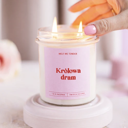 KRÓLOWA DRAM - świeca sojowa zapachowa