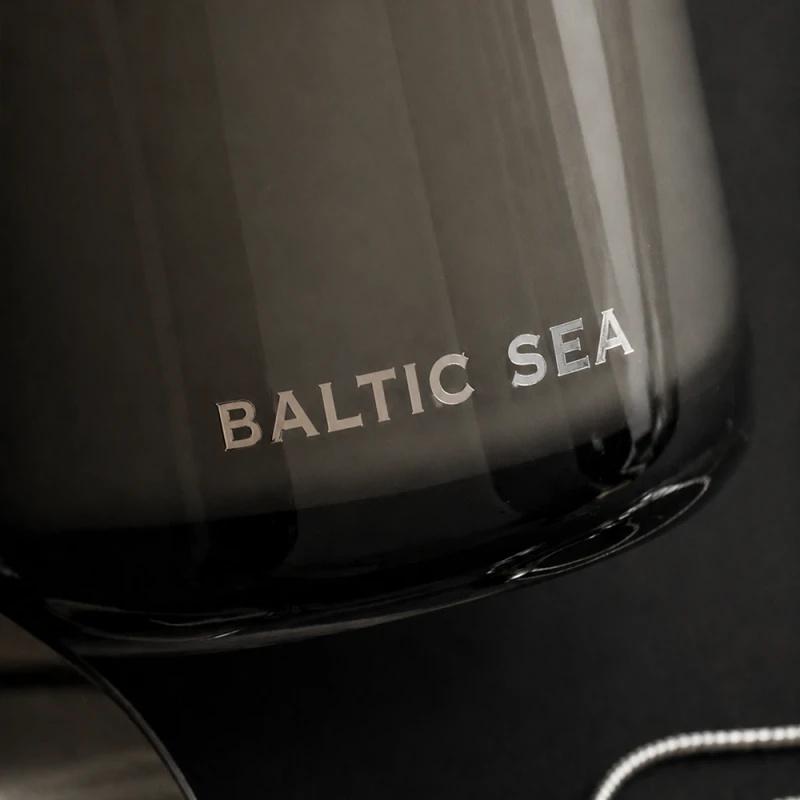 baltic sea świeca napis.webp
