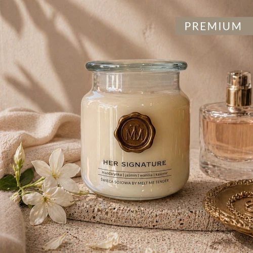 HER SIGNATURE - świeca sojowa premium 500 ml